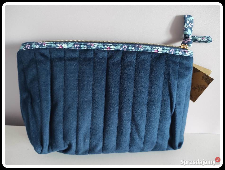 Granatowa nowa kosmetyczka YVES ROCHER Płock