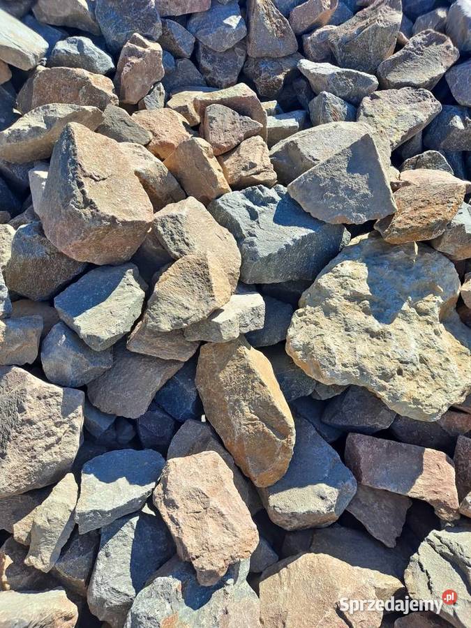 Kamień na skarpy głazy głaz porfirowy porfir