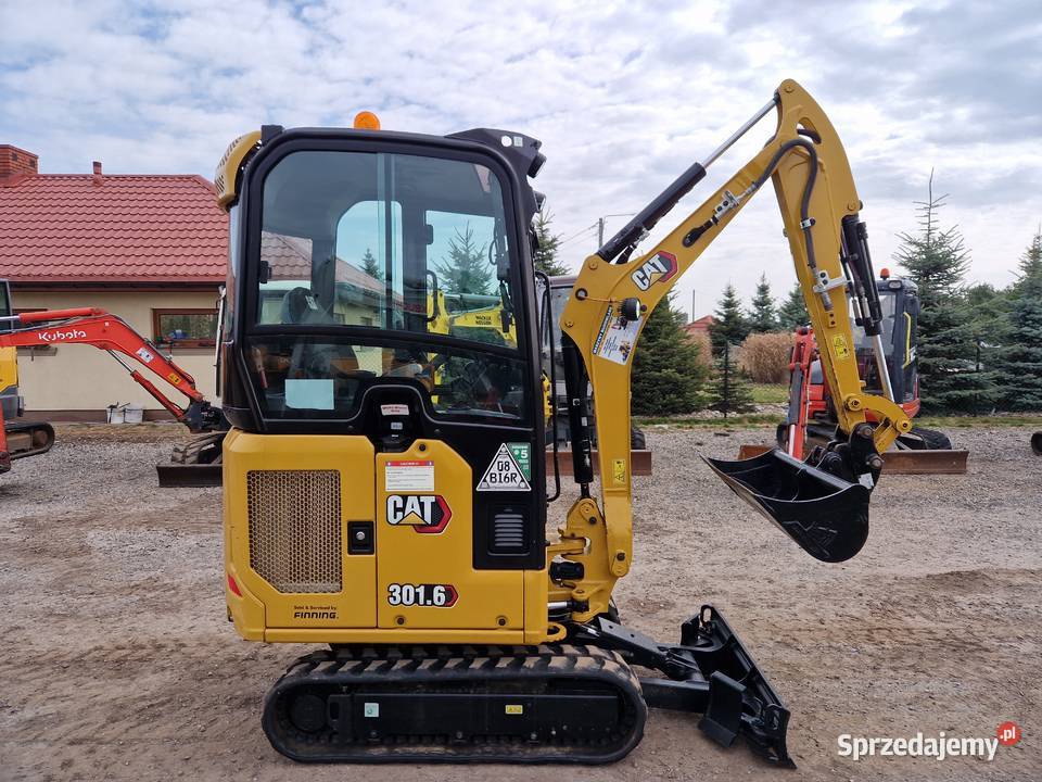 Minikoparka CAT 3016 2023r przebieg 300mtg Rok produkcji 2023 Ryżki