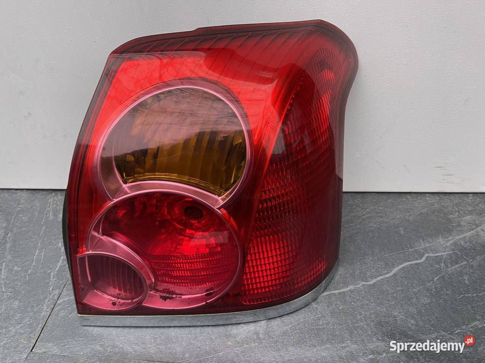 TOYOTA AVENSIS T25 PRAWA LAMPA TYŁ HB