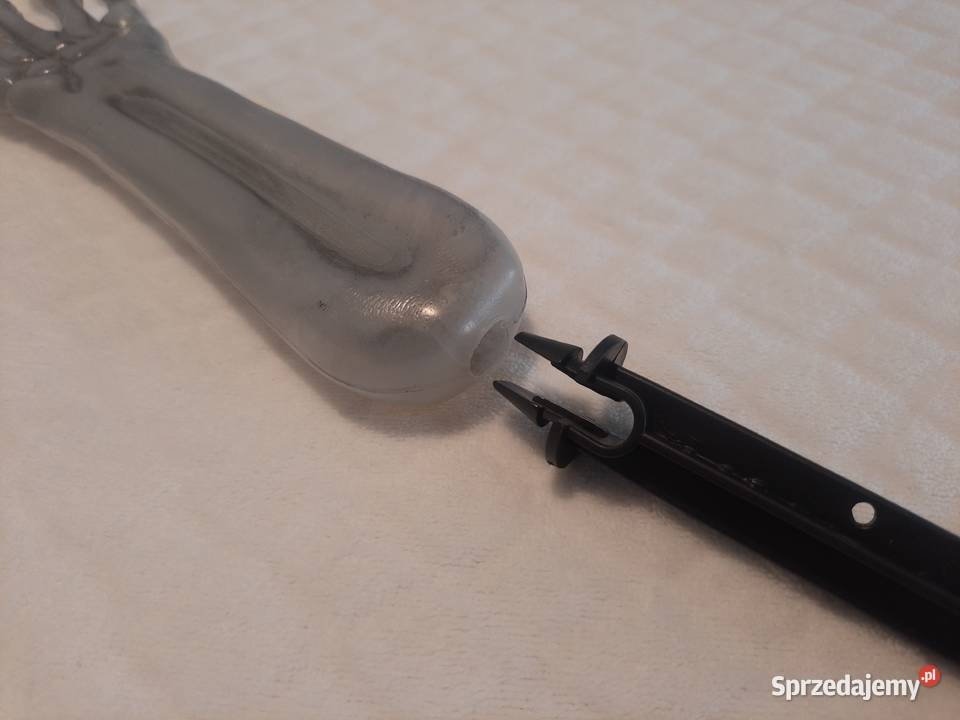 Ręka dłoń szkieleta wystająca z ziemi Zabawka Dom i Ogród Czeladź