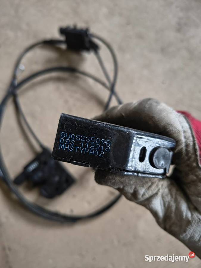 Zamek lewy prawy Audi Q3 8U 1218 8U0823509A Maski Bolęcin