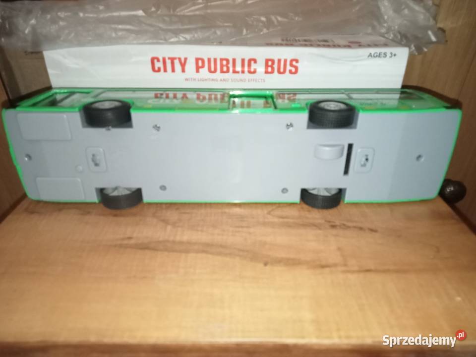 zabawka model autobusu miejskiego