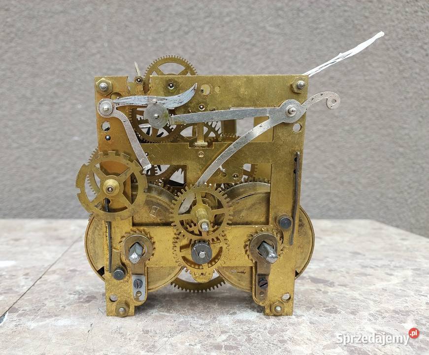 569 Mechanizm starego małego zegara ściennego