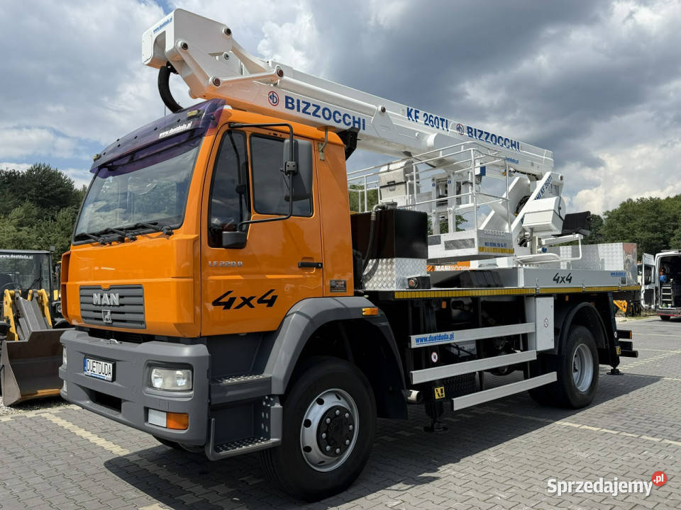 MAN LE 14220B 4x4 Zwyżka Bizzocchi KF 260 wspomaganie kierownicy Widełki