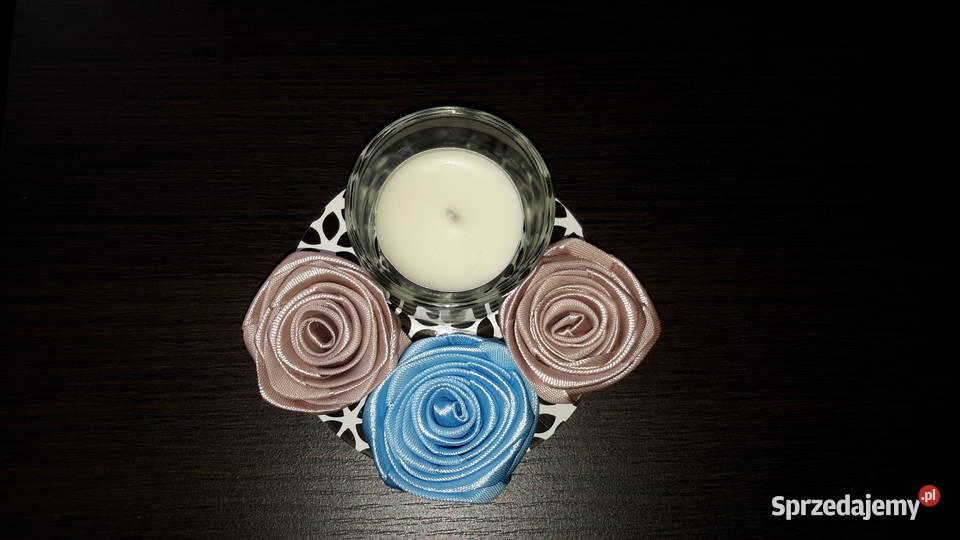 Świecznik z trzema różyczkami Dekoracje i ozdoby śląskie Piekary Śląskie sprzedam