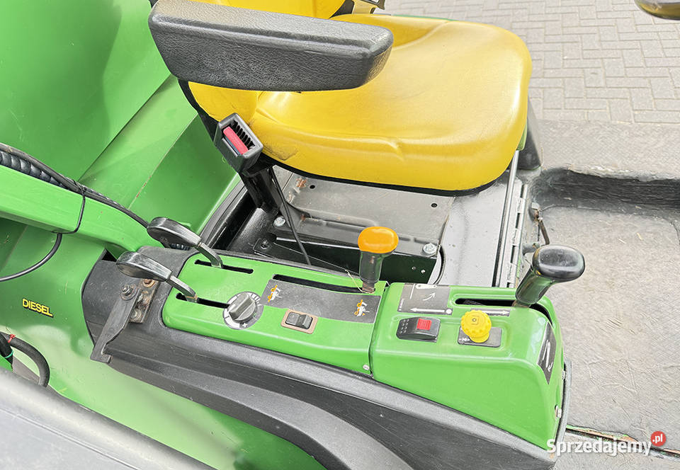 Traktorek kosiarka ogrodowa komunalna JOHN DEERE Sierakowice