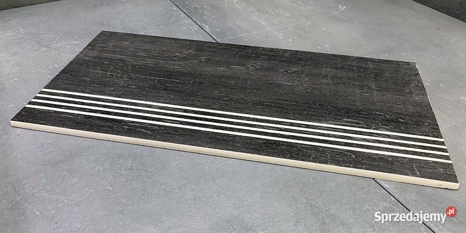 Drewnopodobne płytki na schodyschody szarygrafit Podłogi i schody
