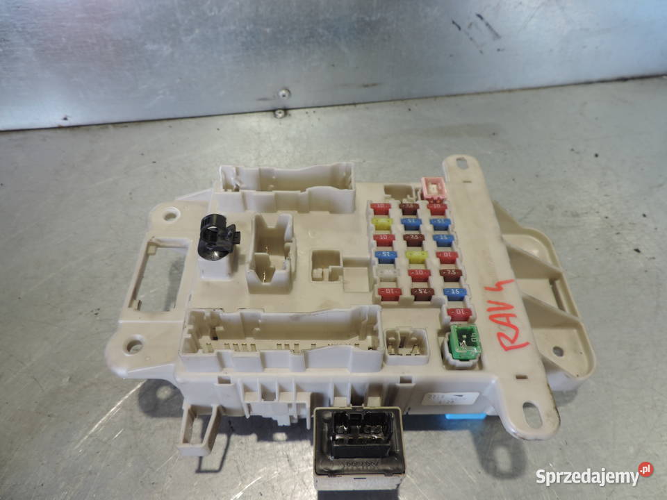 TOYOTA RAV4 II 20 D4D SKRZYNKA BEZPIECZNIKÓW Nowy Sącz