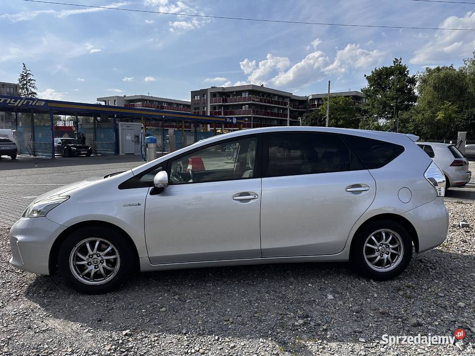 Toyota Prius Plus 18 Hybrid 2013 218 000 hybryda