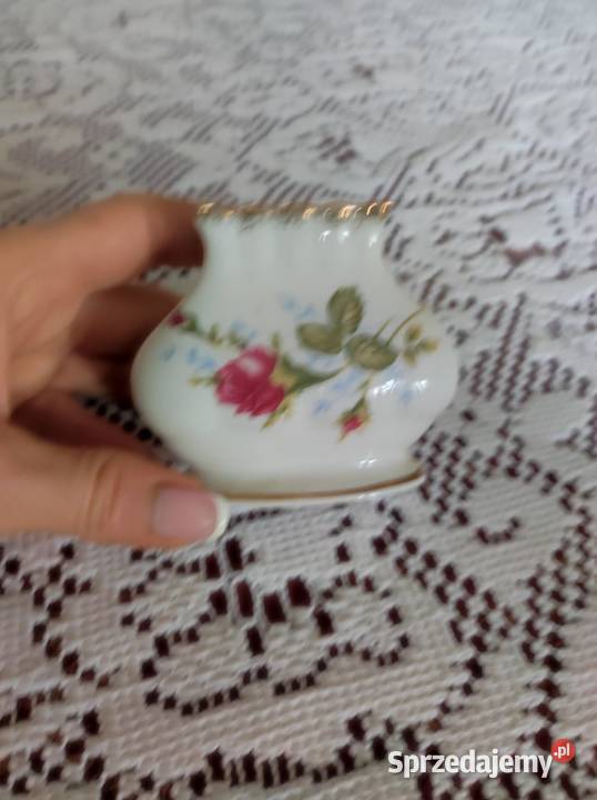 serwetnik porcelanowy zdobiony złoty chodzież