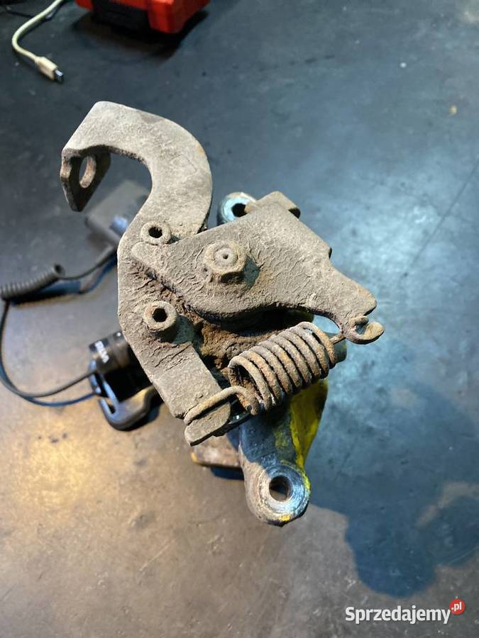 Zacisk hamulcowy Toyota Auris Ząbki