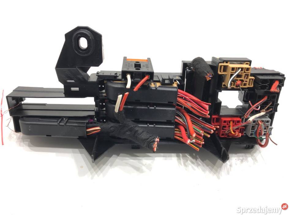 SKRZYNKA BEZPIECZNIKÓW AUDI A7 4G 8A0937530 osobowe