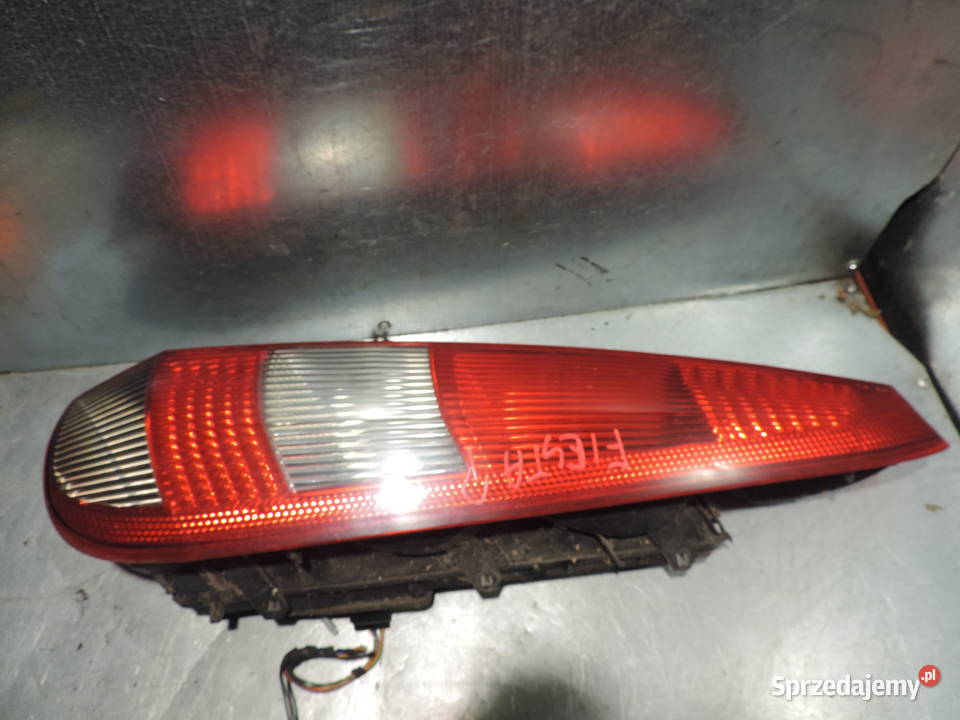 LAMPA PRAWY TYŁ TYLNA FORD FIESTA MK5