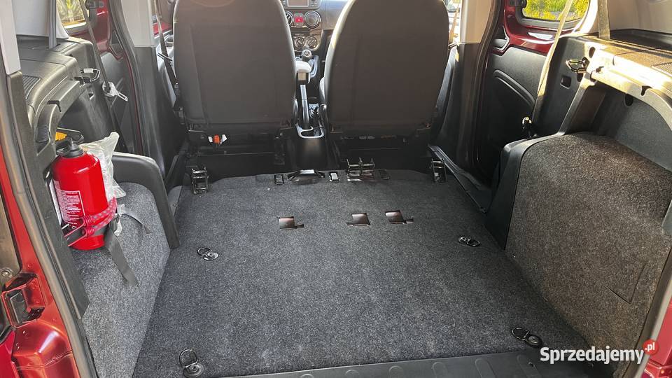 Fiat Qubo 13 MultiJet 80 Euro 6 Lounge 2017 134 nieuszkodzony Tychy