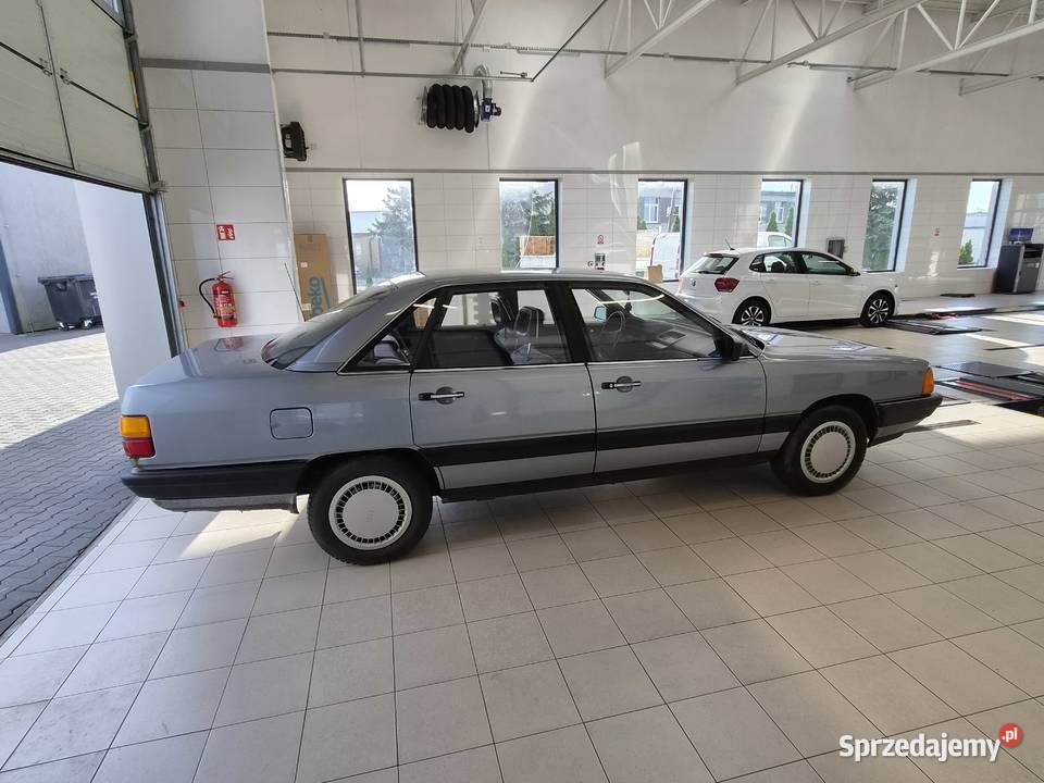 Sprzedam Audi 100 18 benzyna 1983 zarejestrowany Gniezno sprzedam