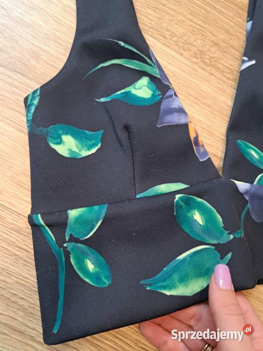 Dwuczęściowy komplet Missguided kwiatowy hit pomorskie Trąbki Wielkie sprzedam