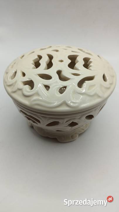Porcelanowy pojemnik puzderko ażurowe koloru Zamość
