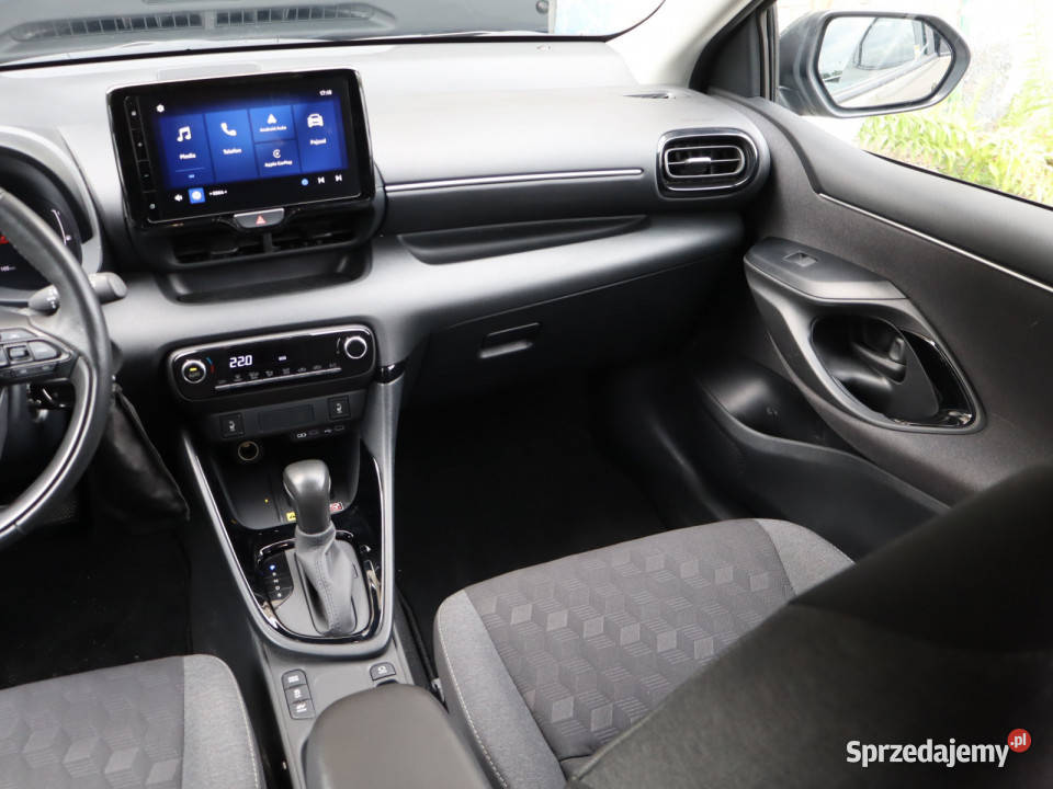 Toyota Yaris 15 VVTi Hybrid asystent pasa ruchu Katowice