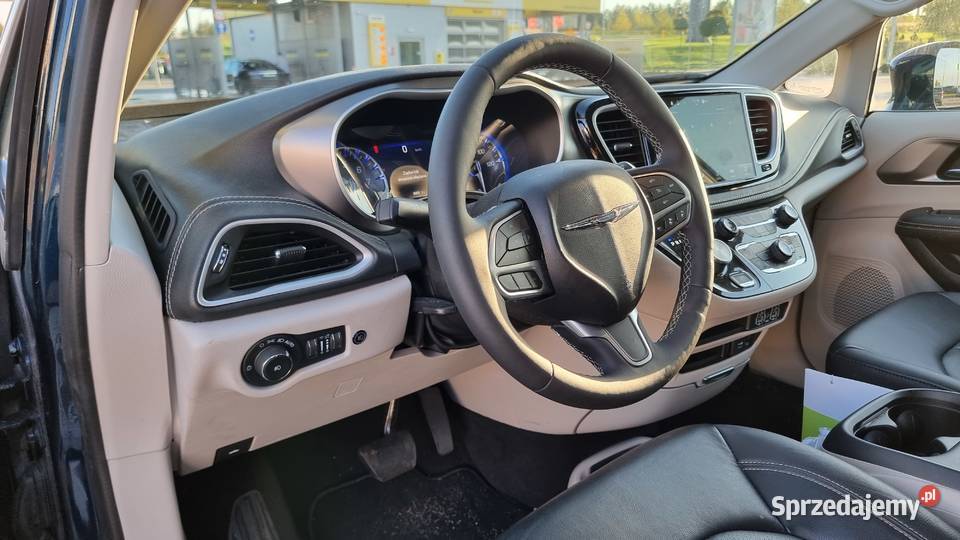 Chrysler Pacifica 36 4x4 skórzana tapicerka Pacifica Ciecierzyn