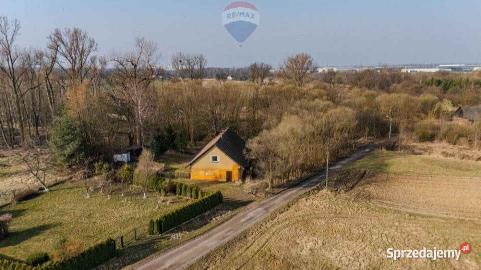 Działka z domem na sprzedaż