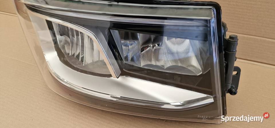 SCANIA R S REFLEKTOR PRAWY LAMPA PRAWA FULL LED Lampy przednie Bieleń sprzedam