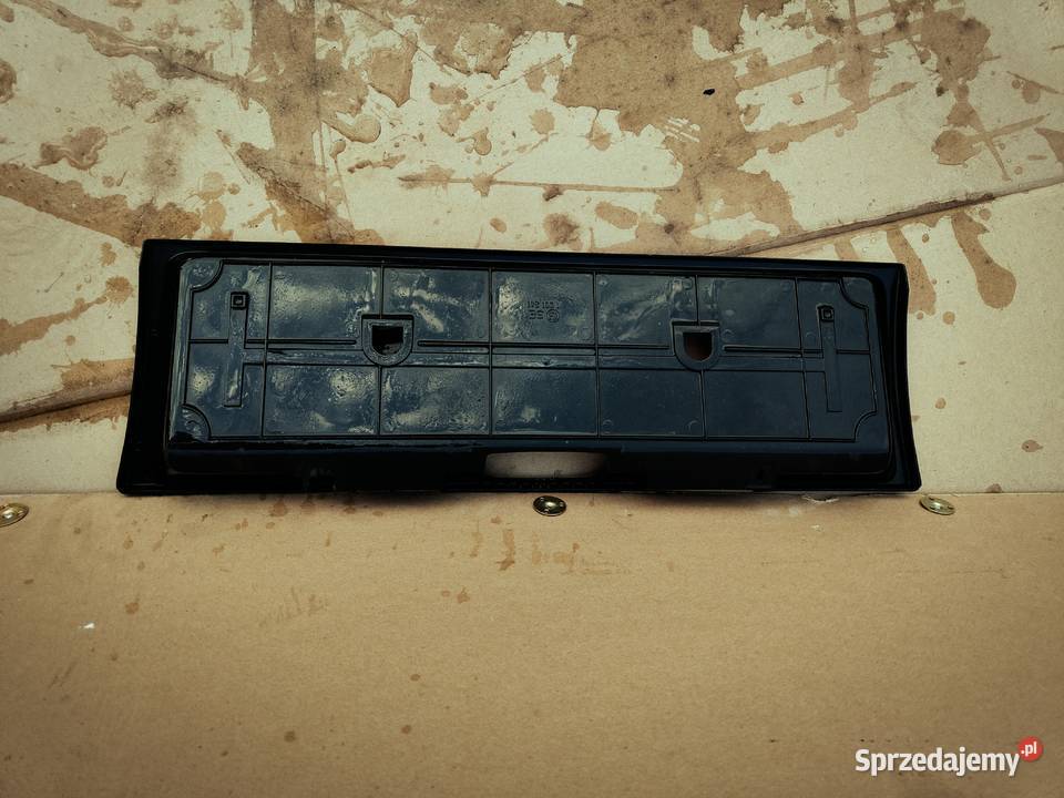 Blenda tablicy rejestracyjnej BMW E30 oryginalna Biała Rawska