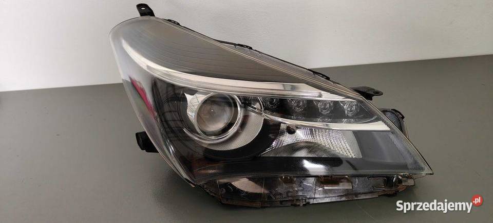 Lampa Przod Toyota Yaris 3 III Lift Led 1317r