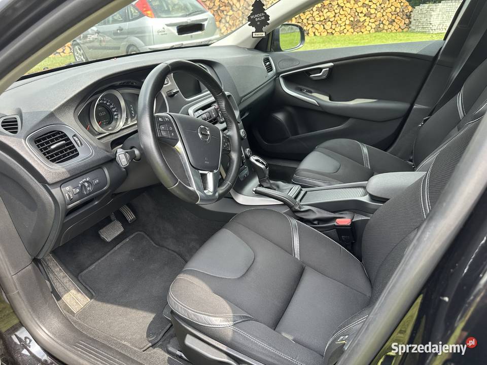 Volvo V40 Sprzedam Volvo V40 2017 Momentum Zarejestrowany w Polsce V40 śląskie