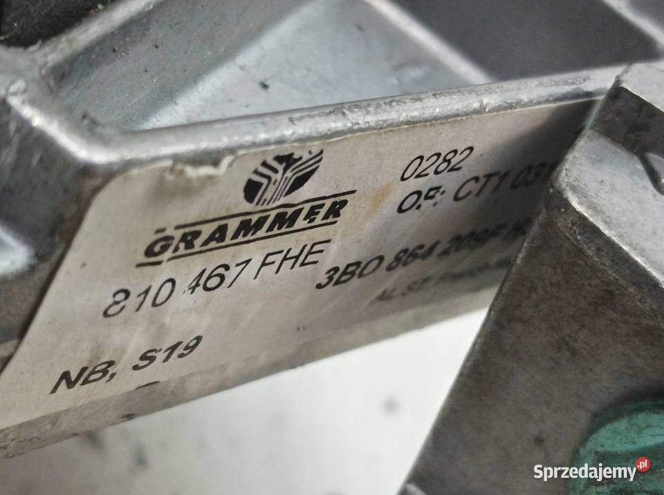 PODŁOKIETNIK TUNELU ŚRODKOWEGO 3B0864209F VW sprzedam
