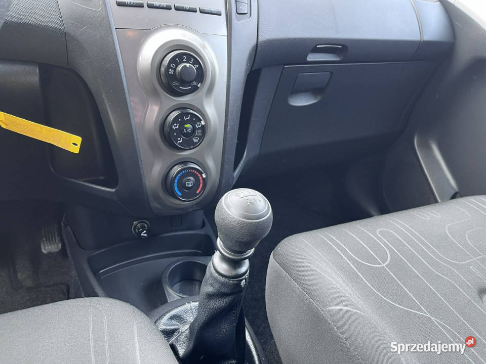 Toyota Yaris 13 1wł 56 Klima 6biegów El szyby światła do jazdy dziennej Yaris śląskie Częstochowa