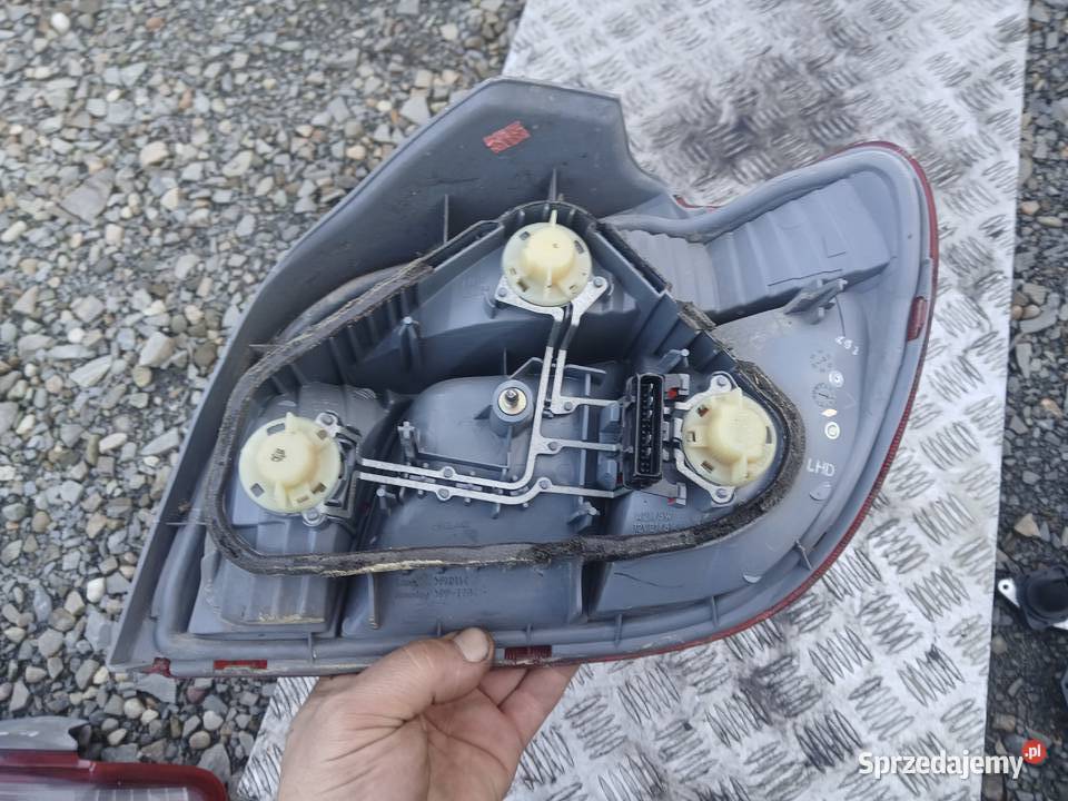 Lampa lewa tył tylna Toyota Yaris I P1 EU3D Radłów