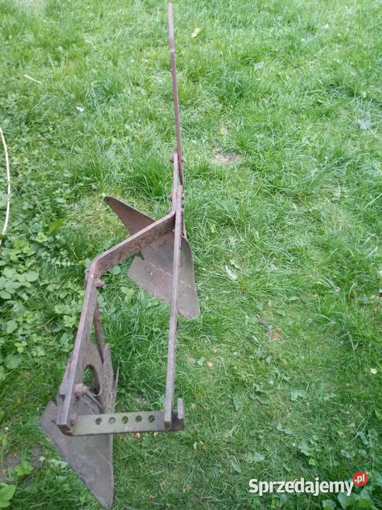 Zabytkowy pług konny dwuskibowy nieuszkodzony Sejny