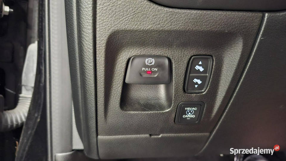 RAM 1500 57 V8 Crew Limited Chrome AWD elektrycznie ustawiane fotele