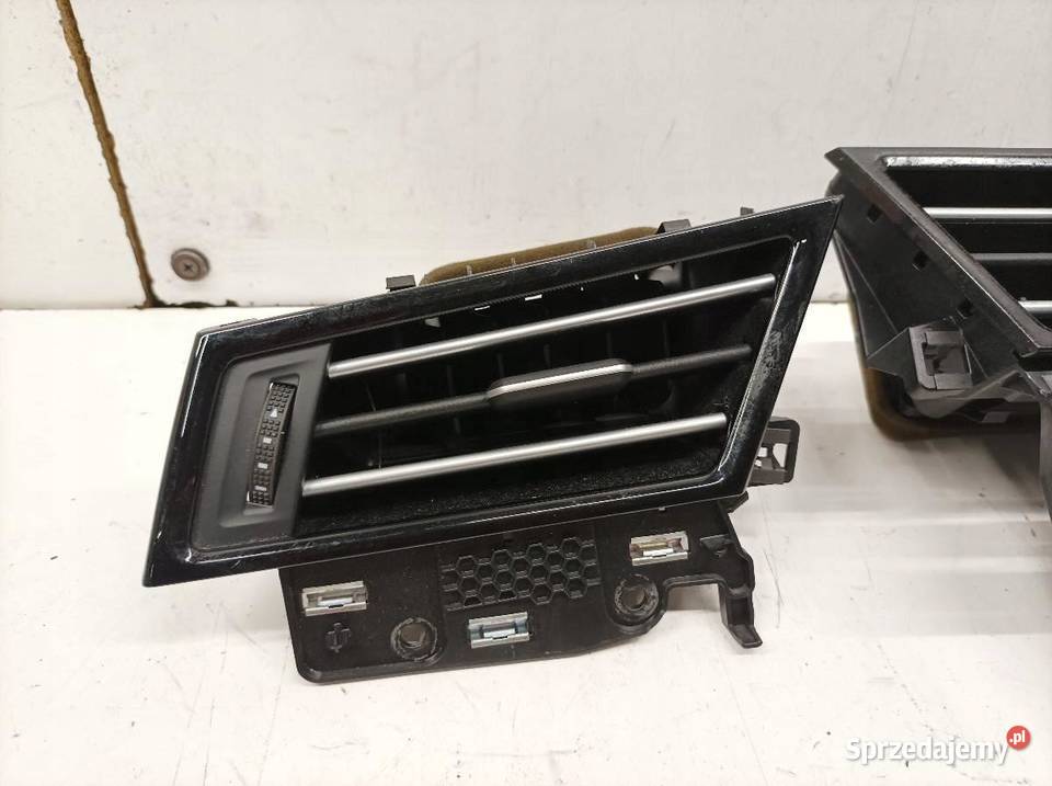 KRATKI NAWIEWU ŚRODKOWA LEWA KOMPLET EU VW Rok produkcji 2015