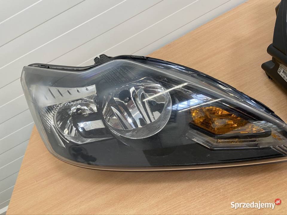 Reflektory przód kpl Ford Focus mk2 FL czarne Święta Katarzyna