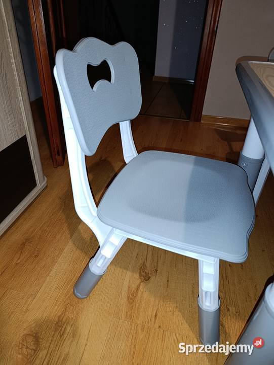 Stolik z krzesełkami dzieci Grabów nad Prosną sprzedam