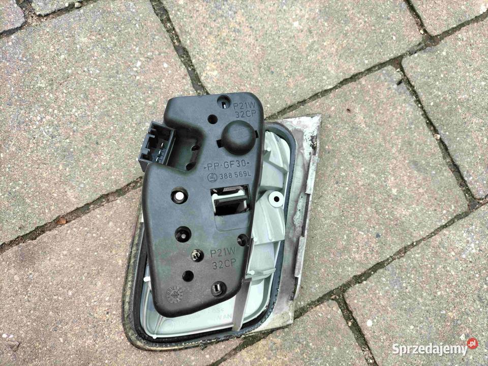 Lampa tylna w klape lewej stronie z panelem śląskie Poręba