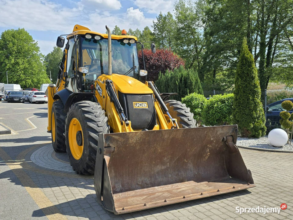 na równych kołach JCB 4CX Koparkoładowarka JCB Skępe