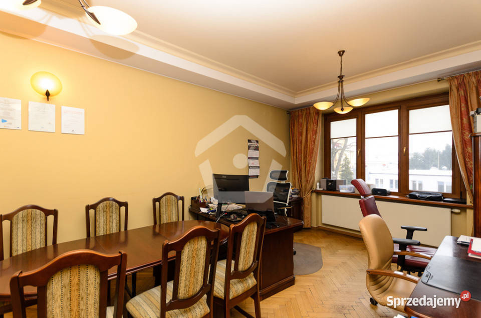 Duże ieszkanie w kamienicy w ścisłym centrum piwnica Sprzedaż sprzedam