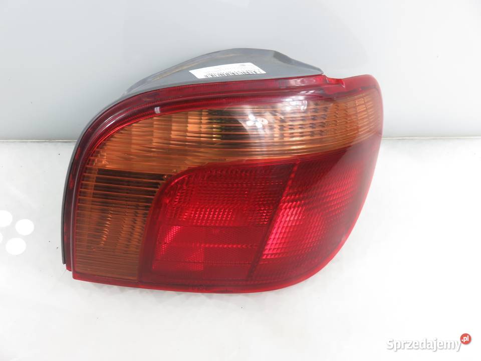 LAMPA PRAWA TYLNA TOYOTA YARIS I P1