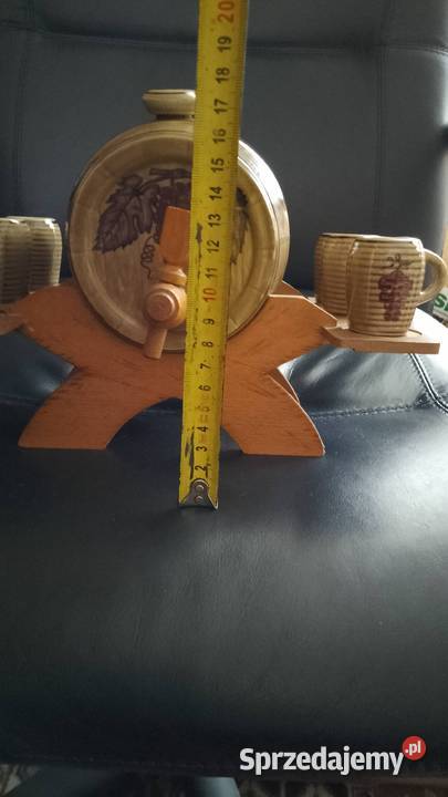 Beczka Vintage na stojaku z kufelkami Nakło nad Notecią