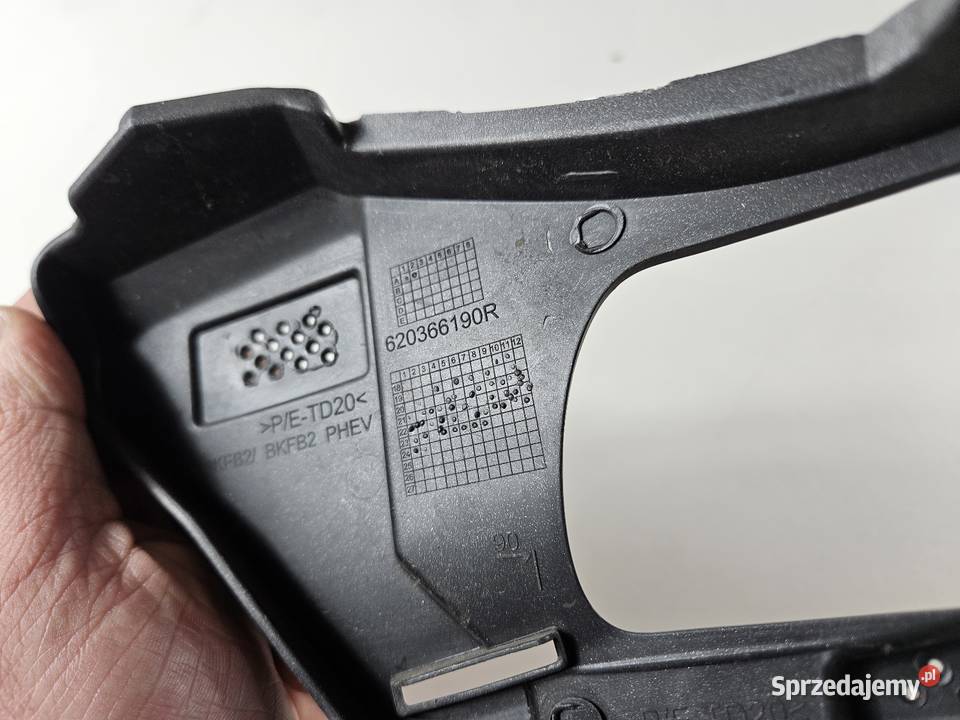 RENAULT MEGANE IV 4 LIFT ŚLIZG PRAWY ZDERZAKA Międzychód