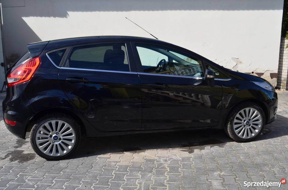 Do sprzedania Ford Fiesta czarny nieuszkodzony