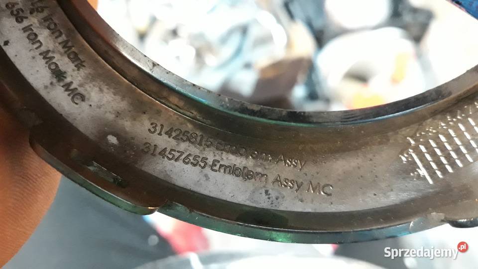 VOLVO XC60 II ZNACZEK EMBLEMAT LOGO GRILLA PRZÓD wielkopolskie