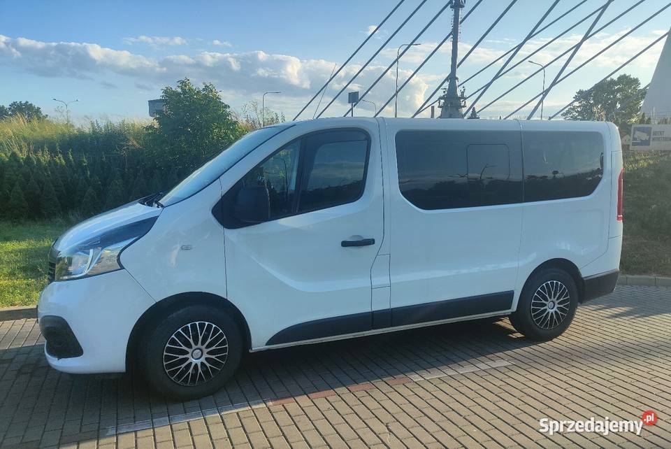 Tanio Renault Trafic 9 miejsc 2018r mały Ćmielów