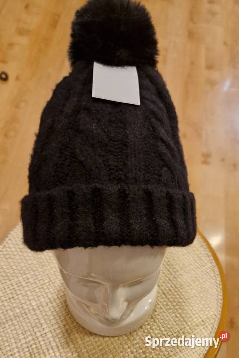 Czapka damska zimowa wełniana z pomponem Nakrycia głowy sprzedam