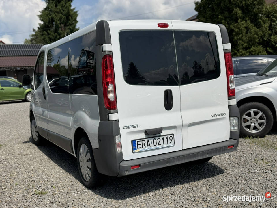 Opel Vivaro 20 benzyna 115 9 osobowy klima I 250000km