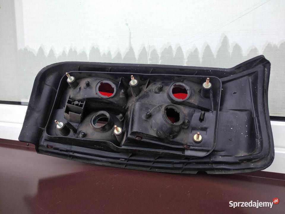 Mazda 323 BG hatchback HB lampa tył tylna lewa osobowe sprzedam