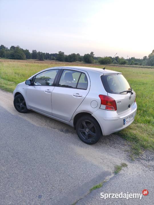 Toyota Yaris 2009 Salon 10 Benzyna 162 5 drzwi Nowa Wieś